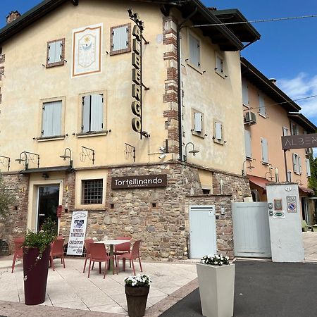 Albergo Al Cacciatore Tortellinando ヴァレッジョ・スル・ミンチョ エクステリア 写真