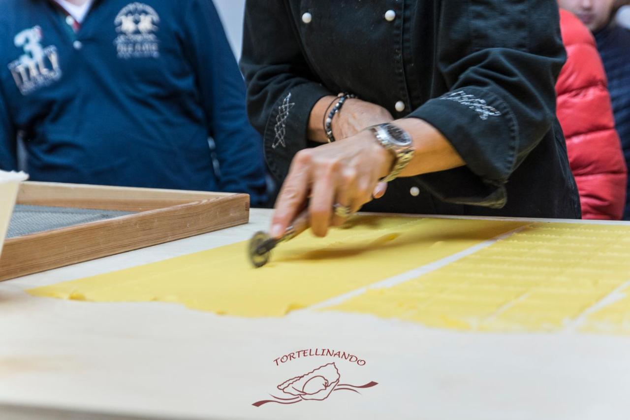 Albergo Al Cacciatore Tortellinando ヴァレッジョ・スル・ミンチョ エクステリア 写真