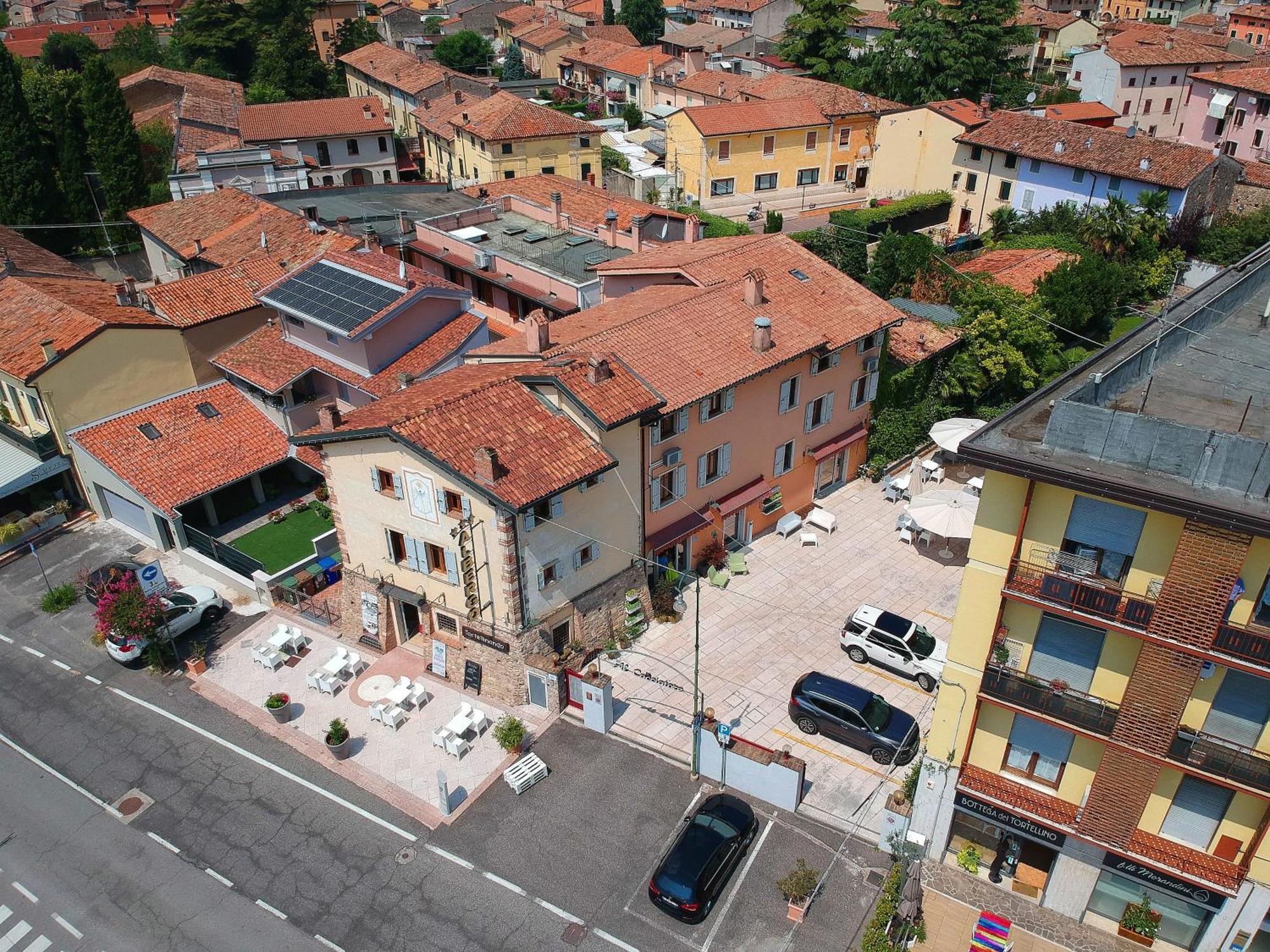 Albergo Al Cacciatore Tortellinando ヴァレッジョ・スル・ミンチョ エクステリア 写真