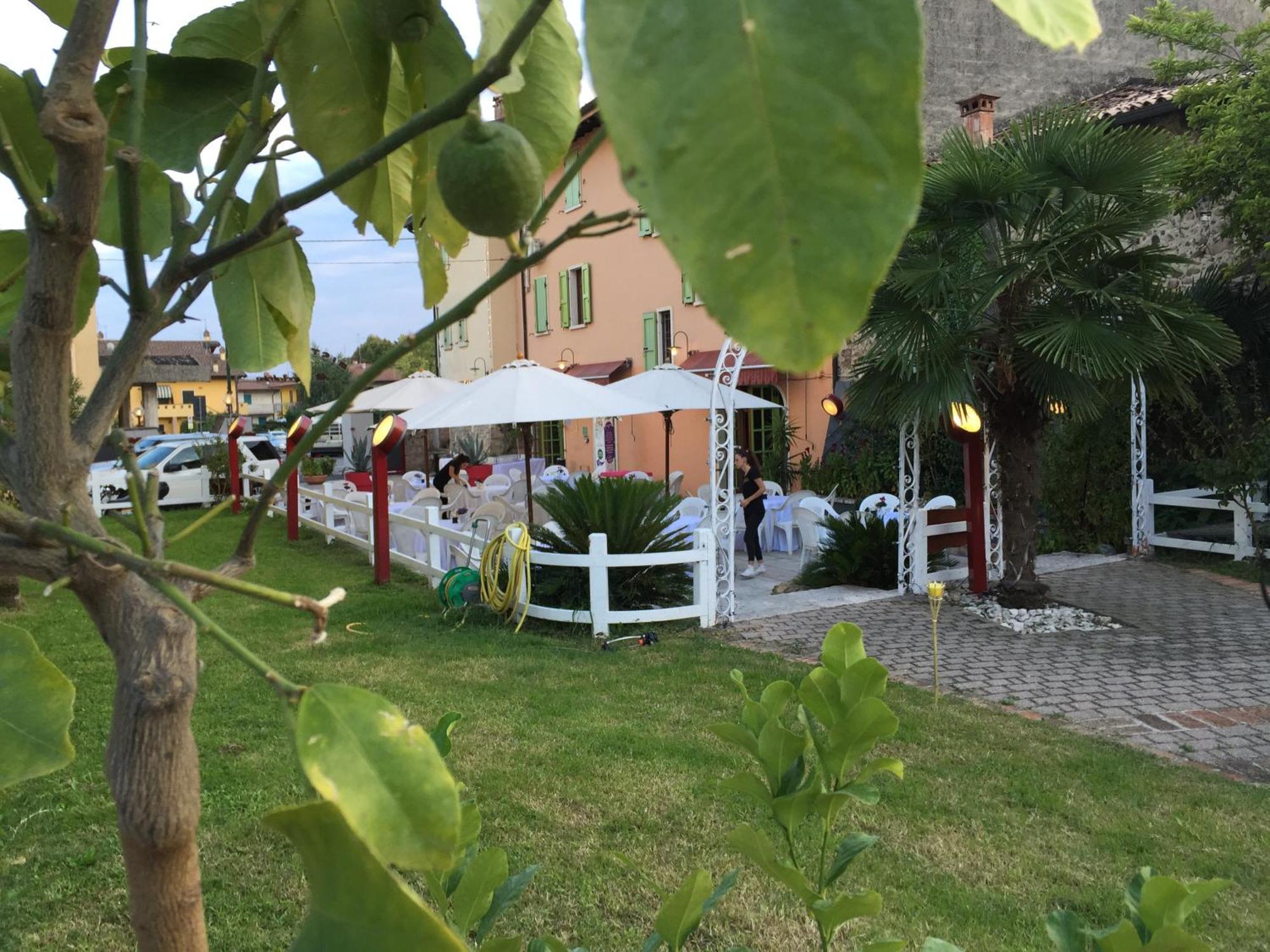 Albergo Al Cacciatore Tortellinando ヴァレッジョ・スル・ミンチョ エクステリア 写真