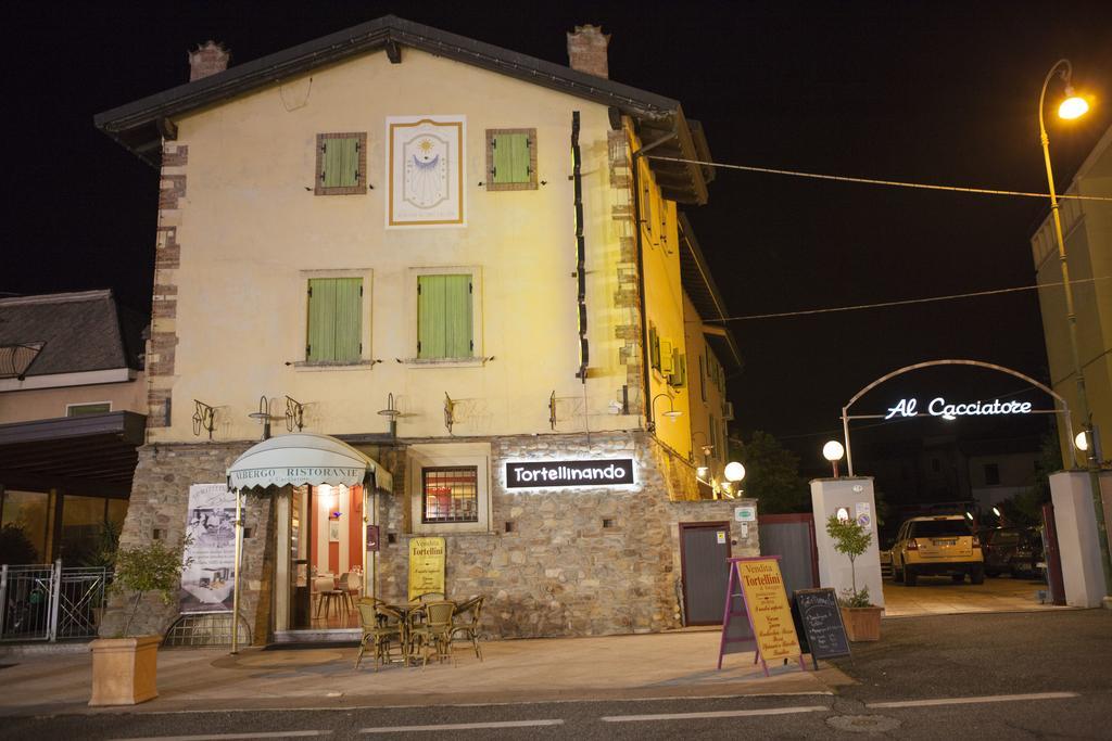 Albergo Al Cacciatore Tortellinando ヴァレッジョ・スル・ミンチョ エクステリア 写真